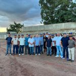 Deputado Hildo Rocha vistoria estádio inacabado em Buriticupu, cobra providências e critica gestão de João Carlos