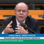 Deputado Hildo Rocha apresenta parecer que amplia segurança jurídica para taxistas em viagens intermunicipais e interestaduais previamente contratadas